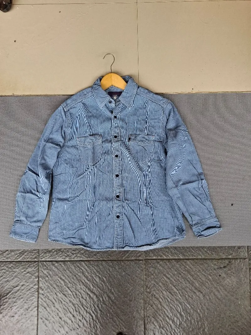 KEMEJA DENIM LIRIS  FLASH BLUE SEPERTI BARU
SIZE TAG L
LD:11 photo 1