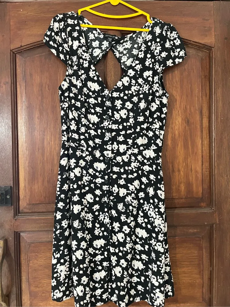 Cotton on dress pantai hitam putih bunga ukuran XS photo 1