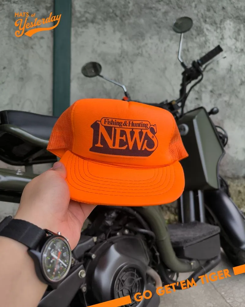 Topi Fishing & hunting news vintage trucker hat photo 1