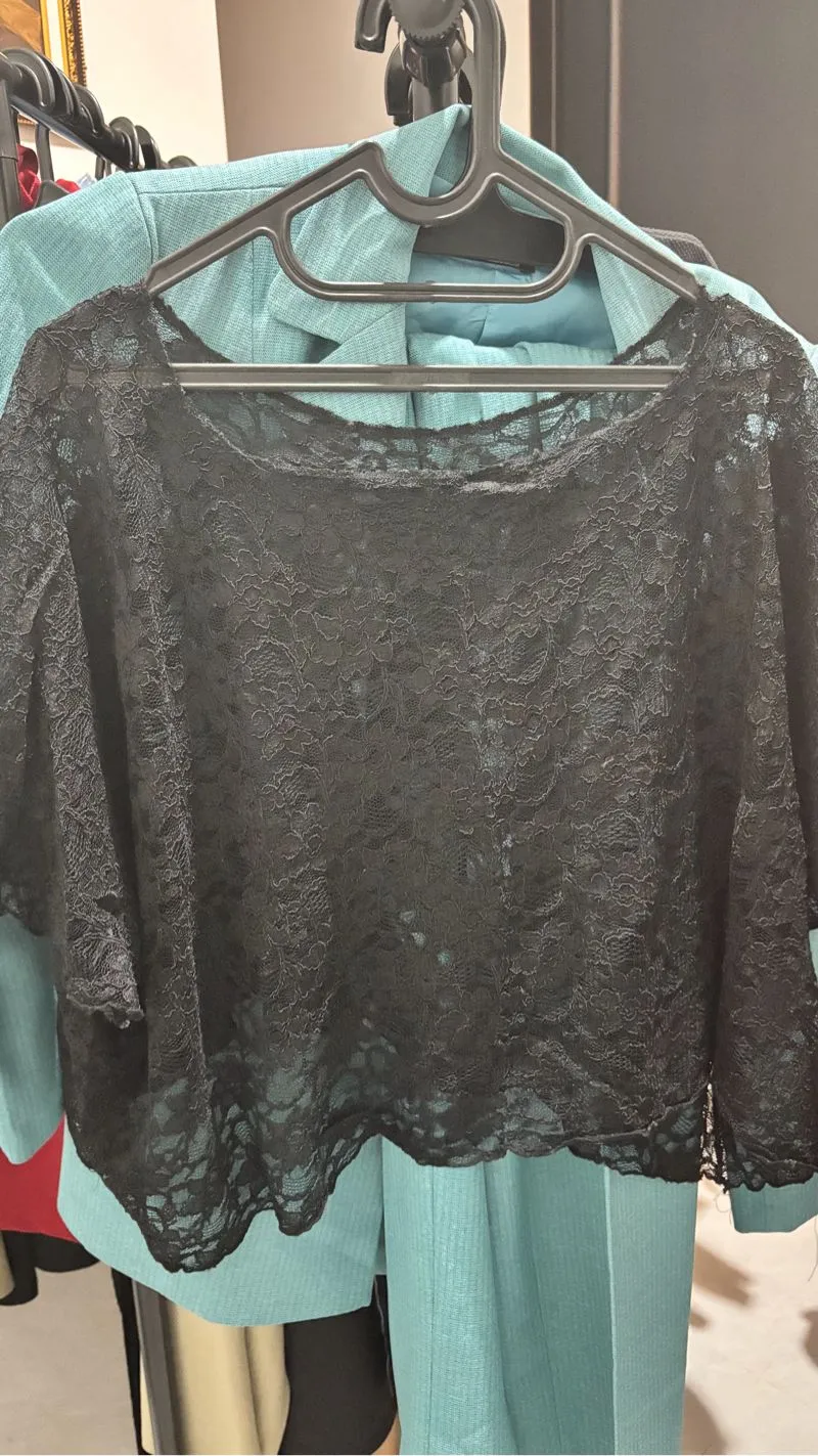 Lace black top photo 1