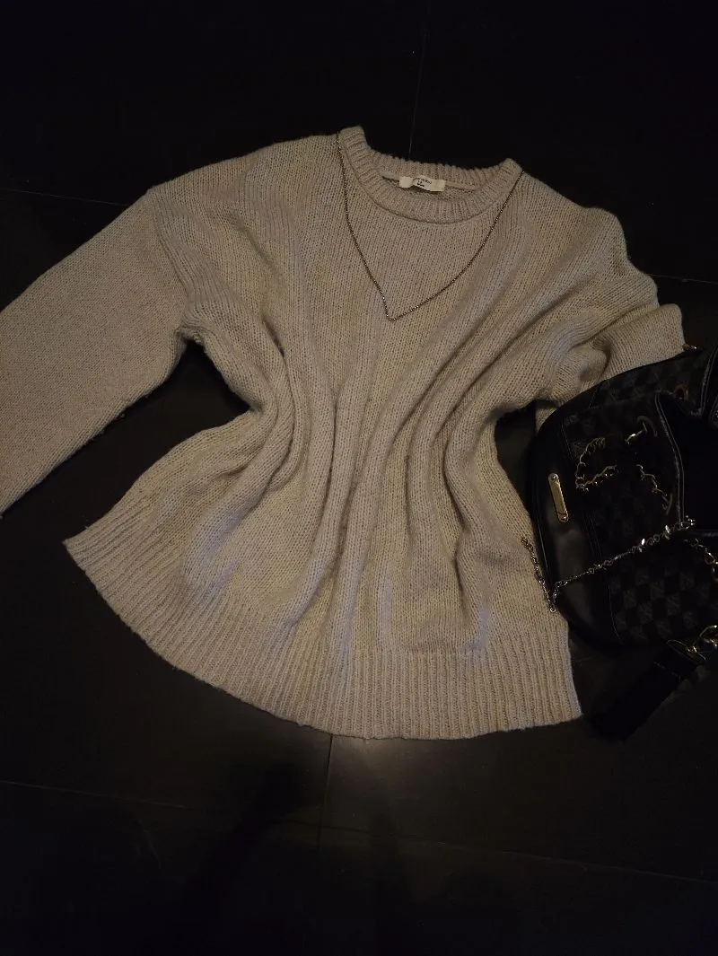 grey knit sweater photo 1
