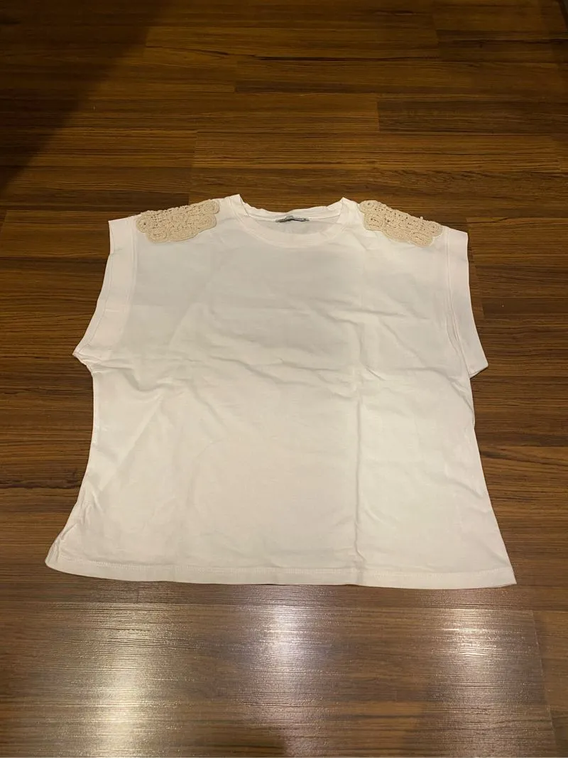 ZARA Sleeveless Knitted Patch T-shirts photo 1