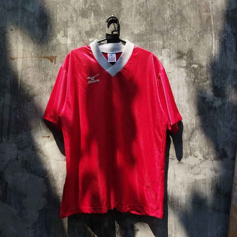 Mizuno Vintage Sportswear Jersey Pria red photo 1