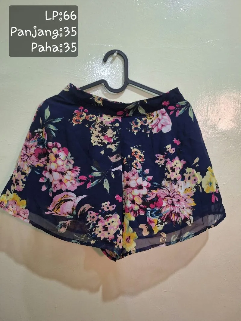 Celana pendek vitage super cantik photo 1