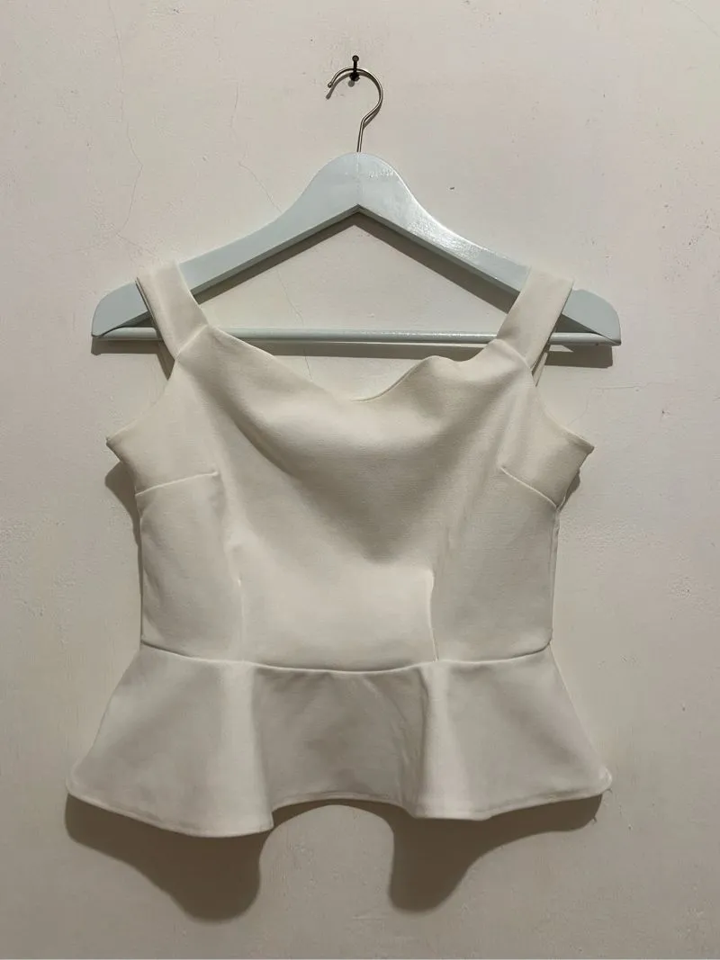 White Top Sleeveles photo 1