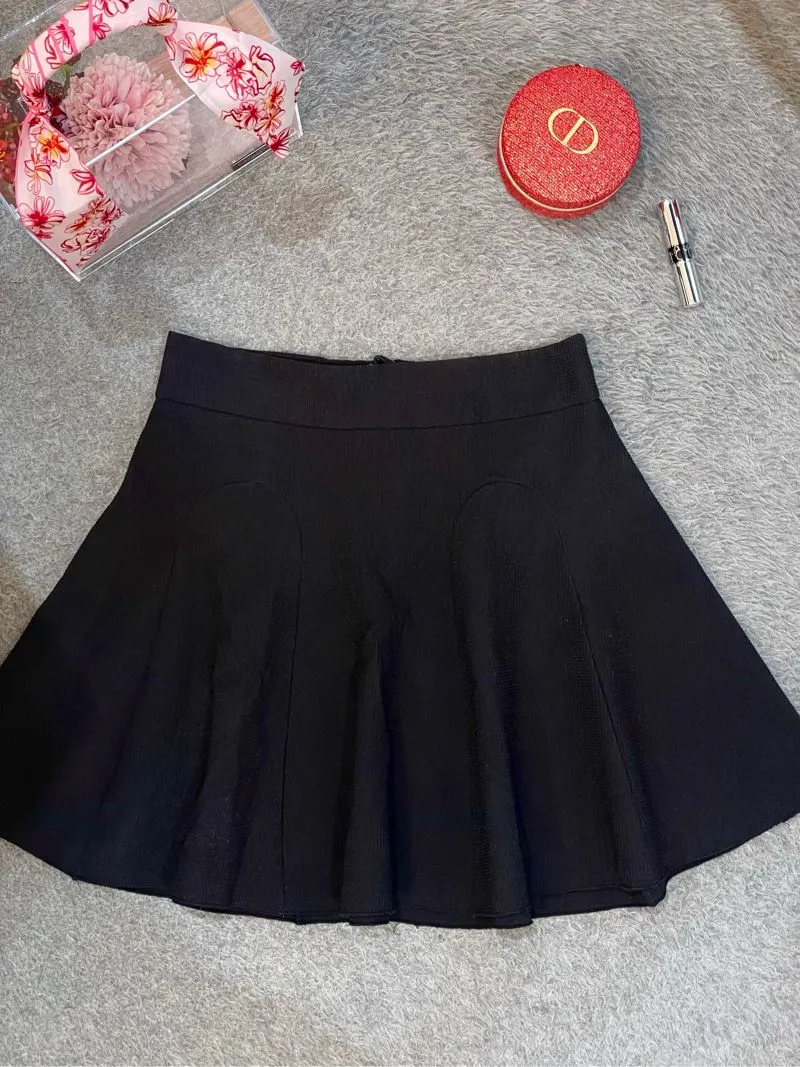 H&M Black Skirt photo 1