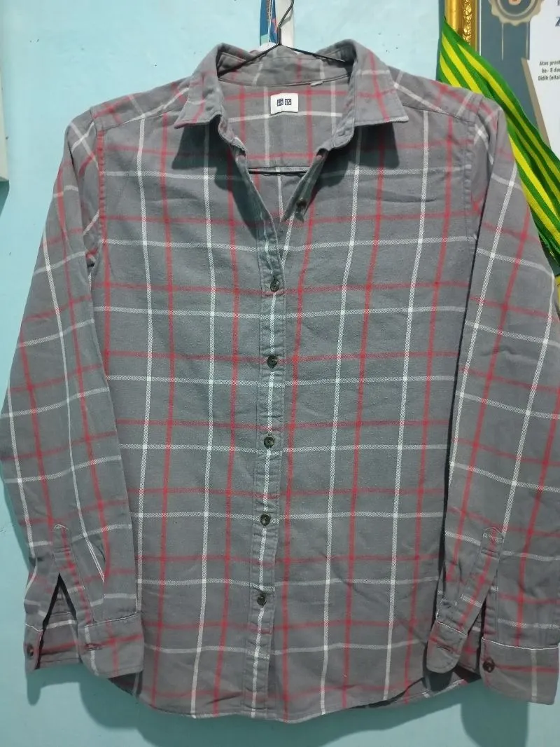 kemeja uniqlo photo 1