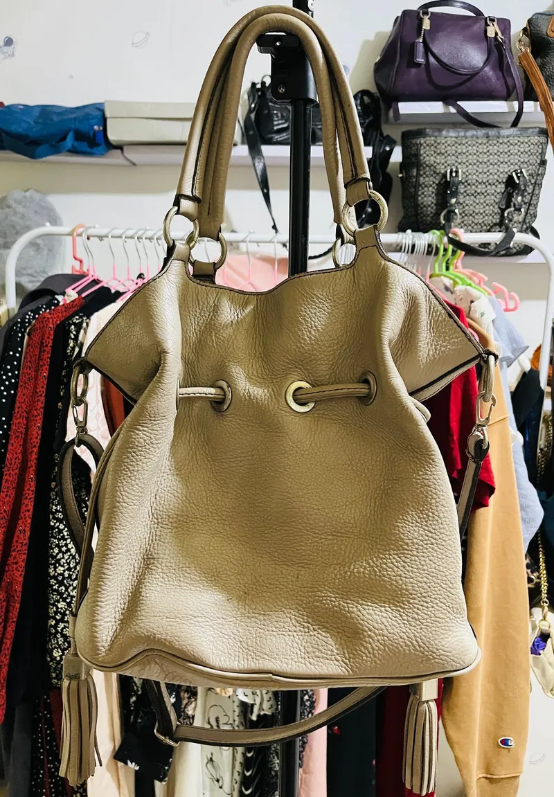 Lancel Luxury Shoulder bag Wanita gray Preloved