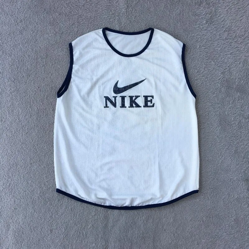 OUTTER NIKE photo 1
