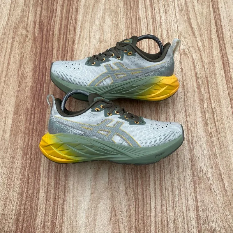 Asics Novablast 4 photo 1