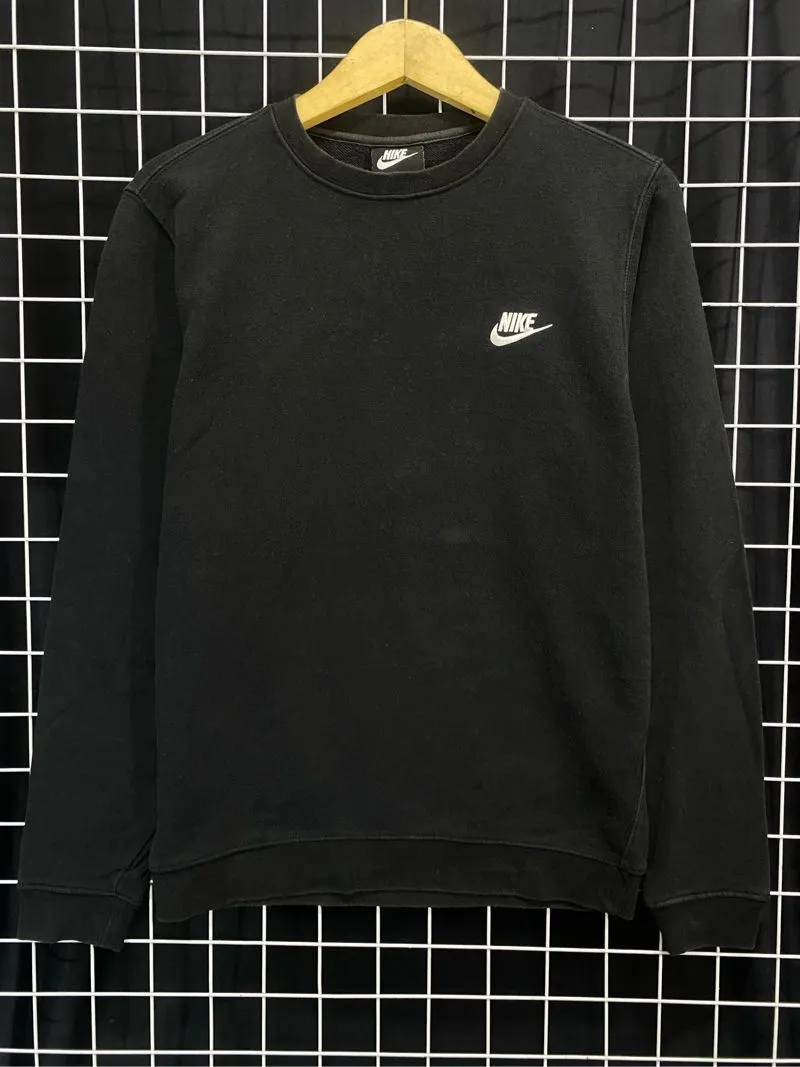 nike mini logo crewneck