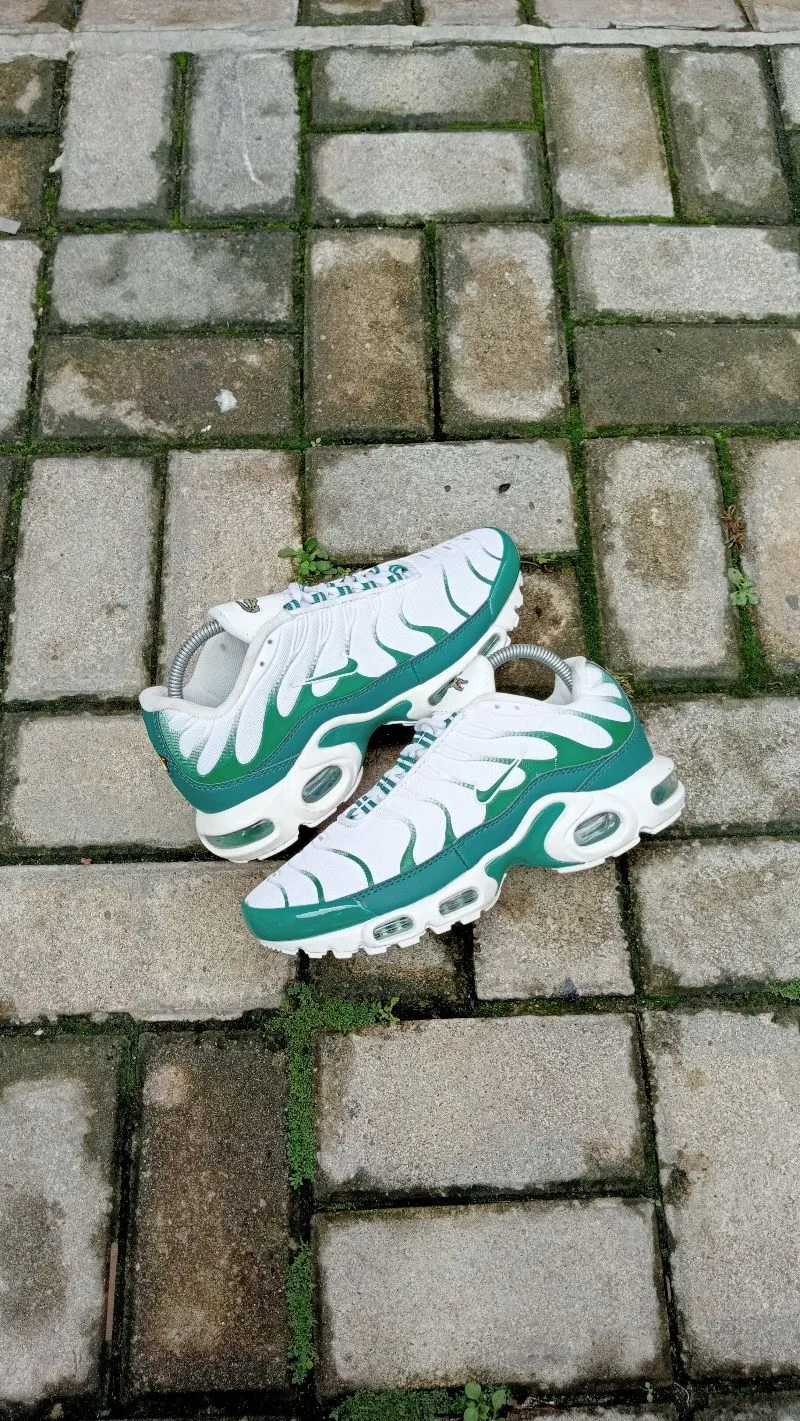 NIKE AIRMAX TN PLUS X LACOSTE photo 1