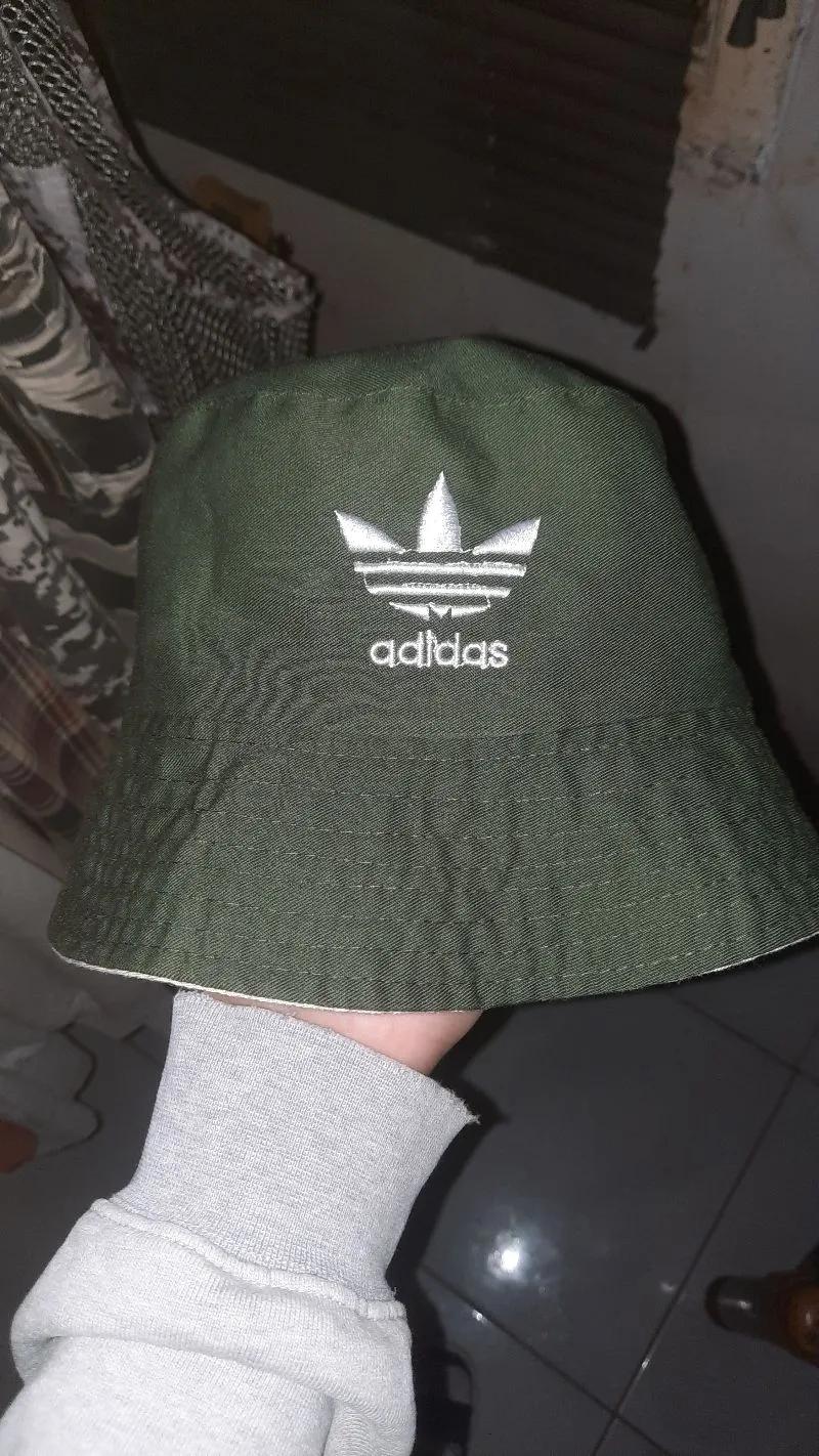 Buccket Addidas 2 collor photo 1