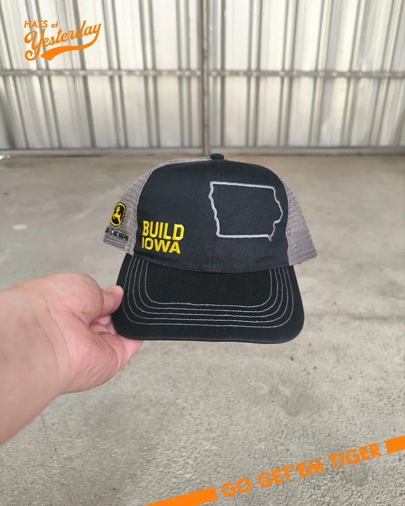 Topi John deere Build Iowa vintage trucker hat photo 1