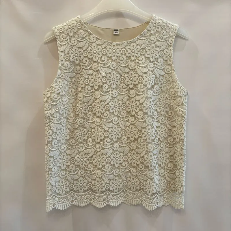 Uniqlo Atasan Tangan Buntung Renda2 photo 1