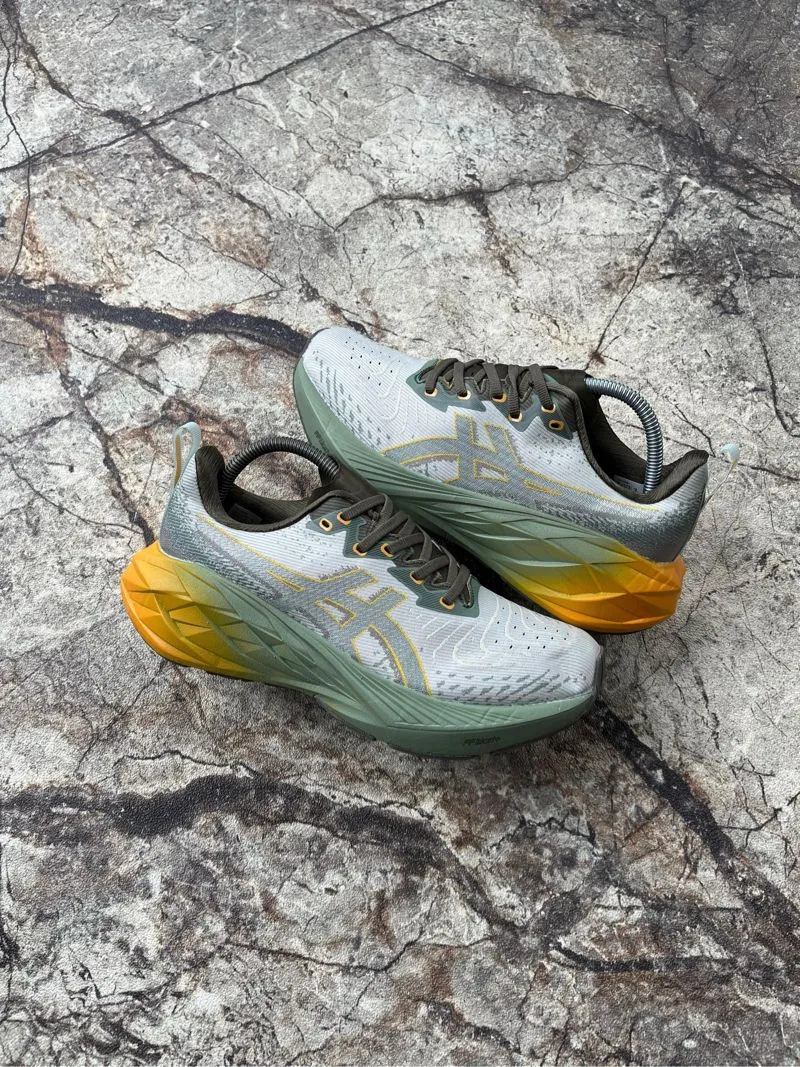 ASICS NOVABLAST photo 1
