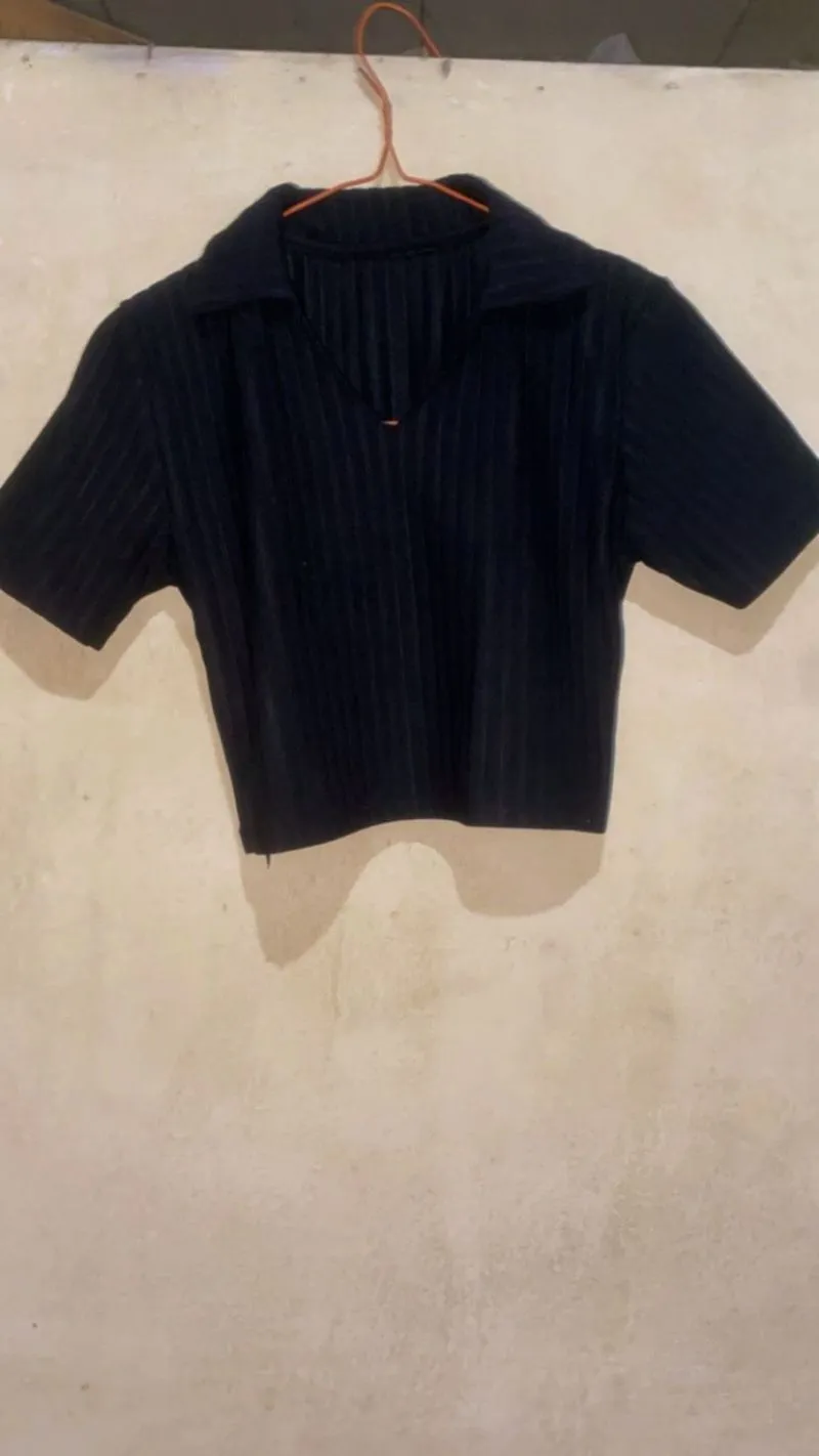 Croptop warna hitam photo 1