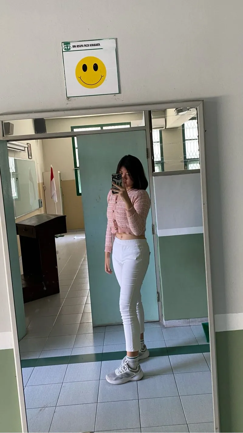 pink sweater outer photo 1