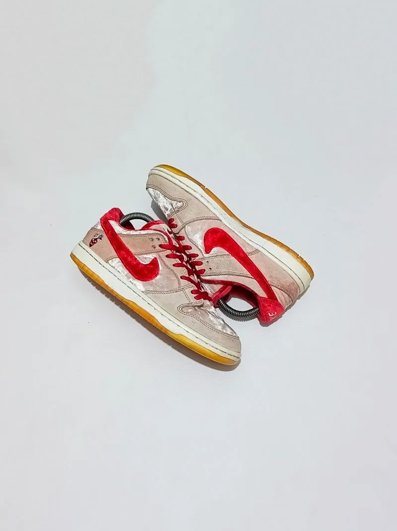 Nike SB dunk Low Strange Love photo 1