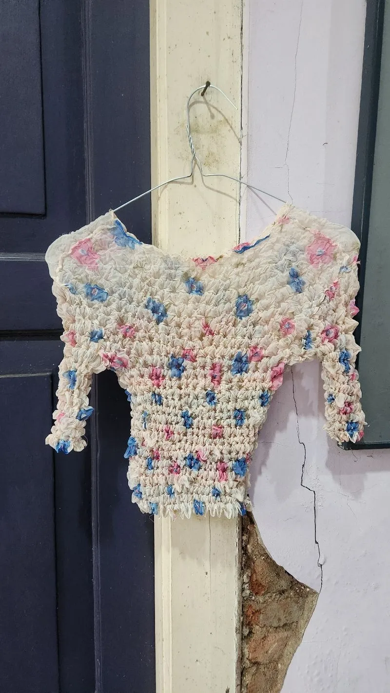 Crinkle flower top photo 1