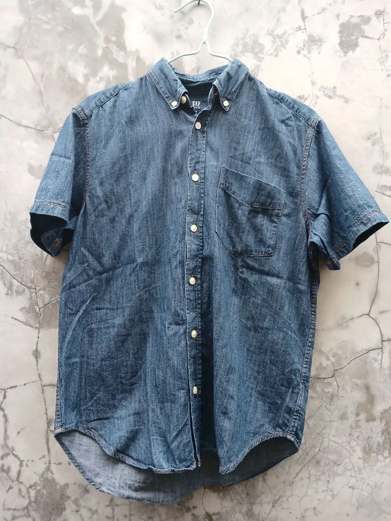 Kemeja denim cowo GAP photo 1