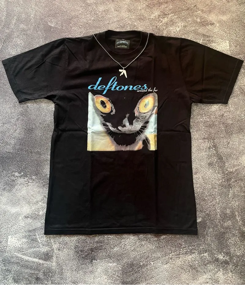 T-shirt arround the fur (cat) - deftones photo 1