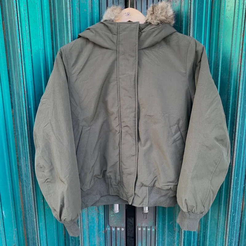 Uniqlo Streetwear Sportswear Windbreaker Pria brown photo 1