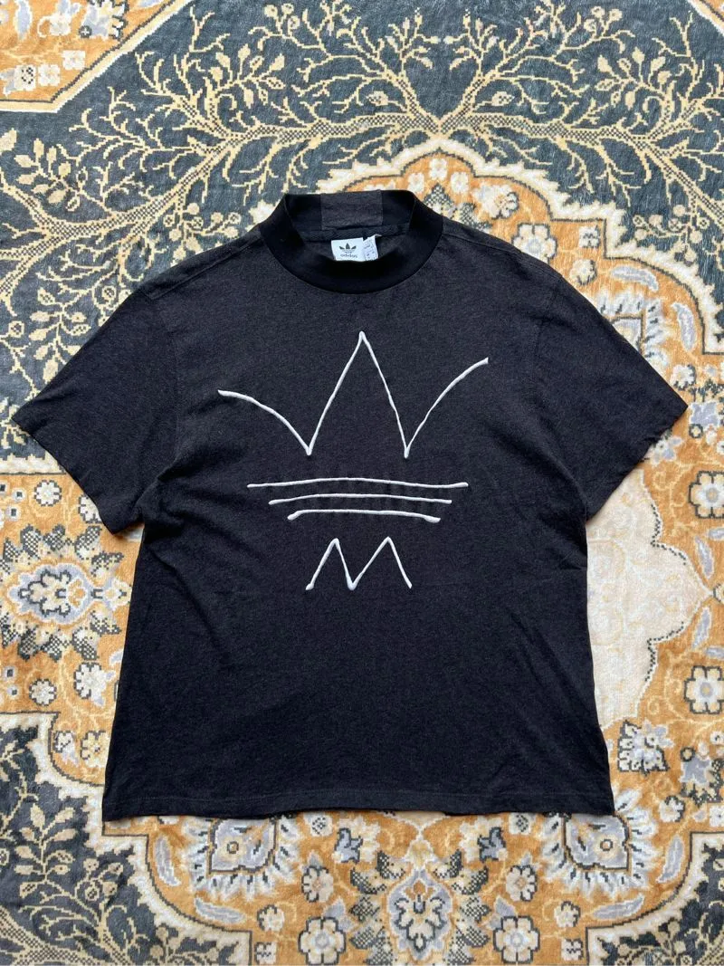 Adidas trefoil logo photo 1