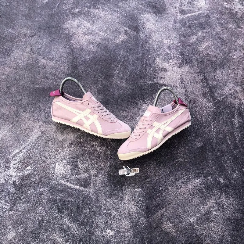 ONITSUKA  photo 1
