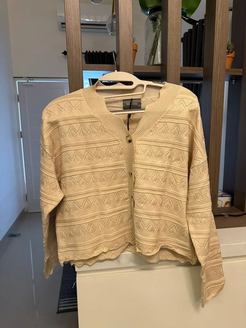 This is April Luxury Sweatshirt Wanita tan brown photo 1