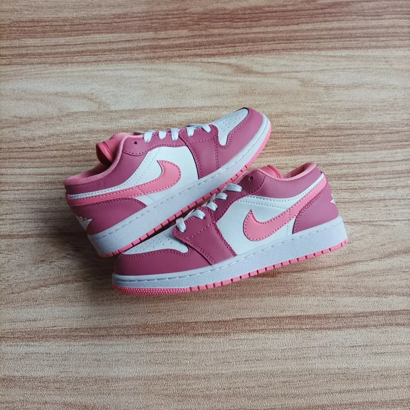 Nike Air Jordan Gorpcore Indie Sneakers Wanita white pink