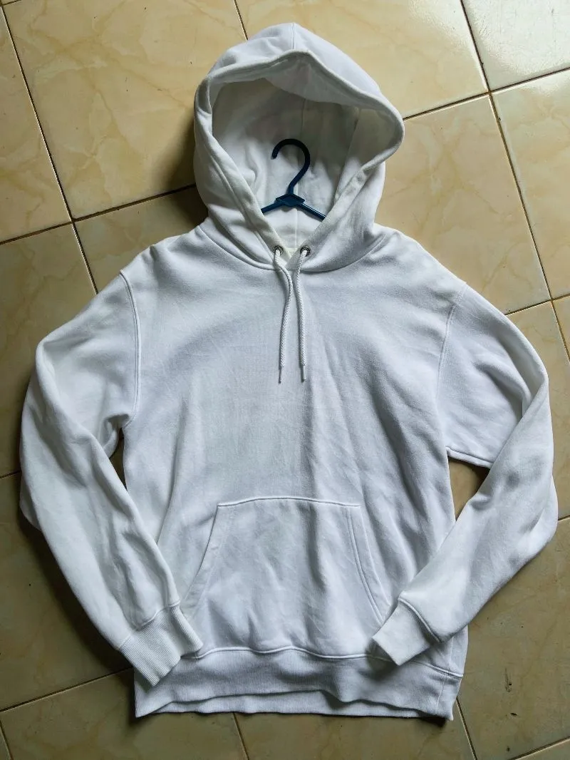 Hoodie uniqlo gu putih size m photo 1