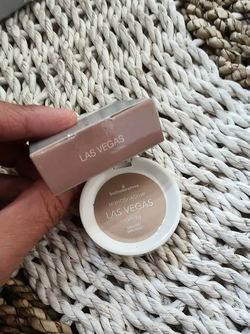 Buttonscarves Eyeshadow photo 1