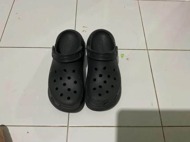 Crocs Classic Crush Clog Hitam photo 1