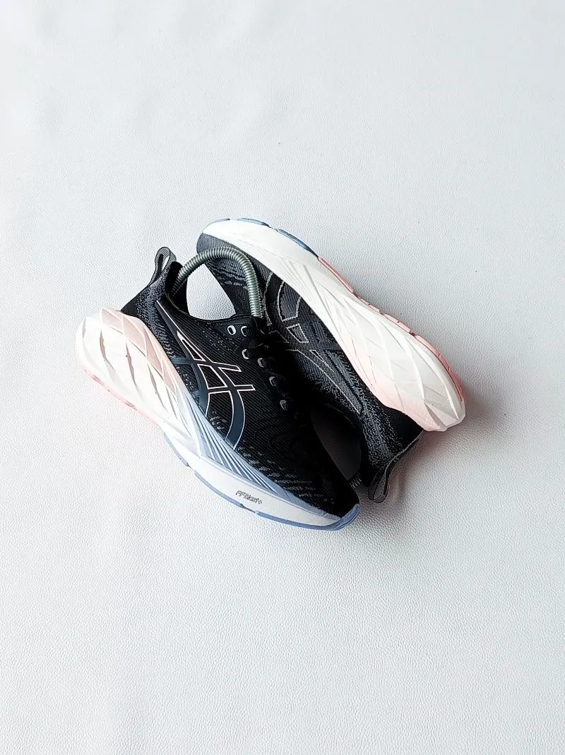 Asics Novablast 4 Black White Sole photo 1