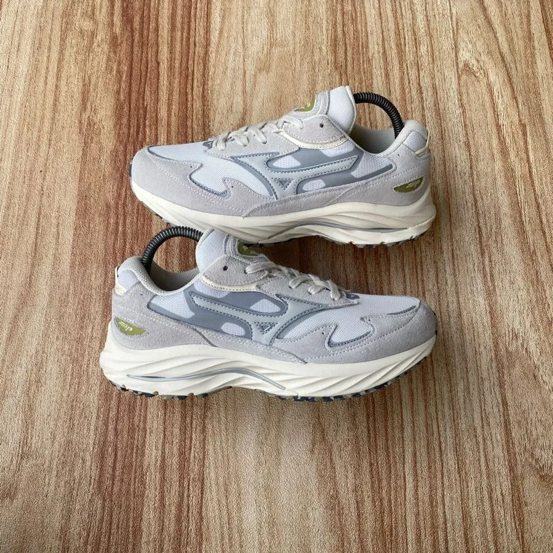 Mizuno Wave Rider photo 1