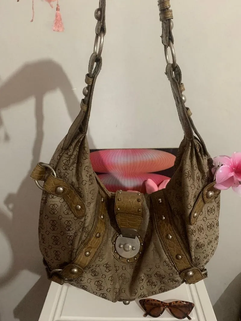 |find me on ig @uniquethingsz|guess shoulderbag vintage rare photo 1