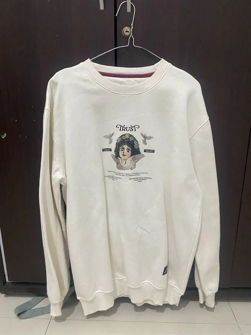 sweater putih photo 1
