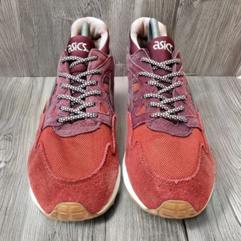 Asics Vintage Streetwear Sneakers Pria burgundy white Preloved