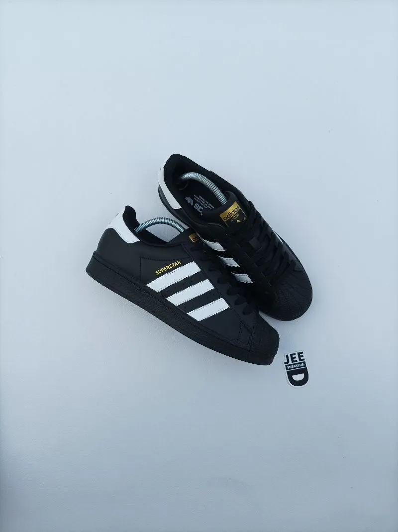 Adidas Sueprstar Black White photo 1