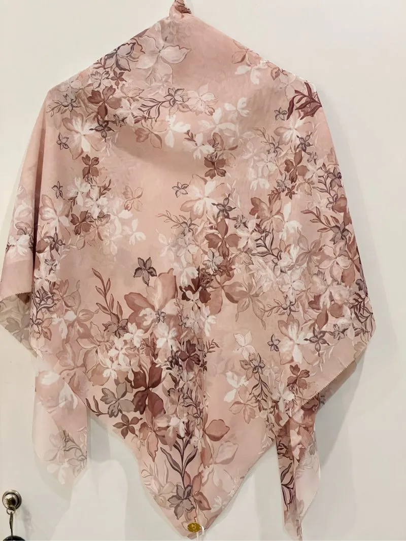 Hijaberies Hijab Segi Empat motif bunga photo 1