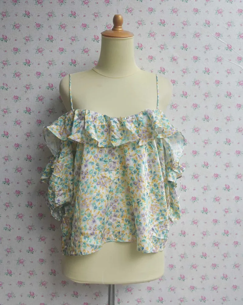 ZARA Off Shoulder Flora top Size: photo 1