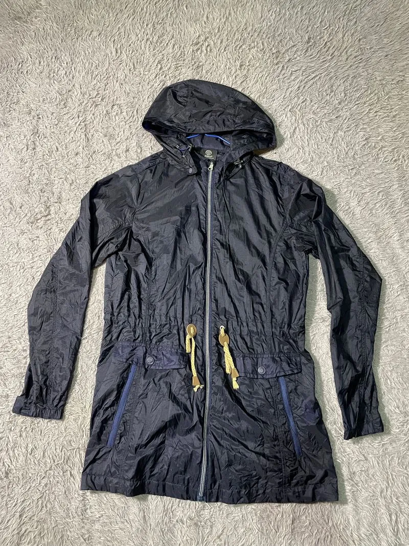 Aveka Windbreaker photo 1
