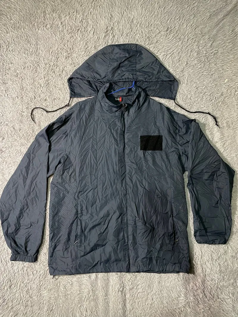 Landas Windbreaker photo 1