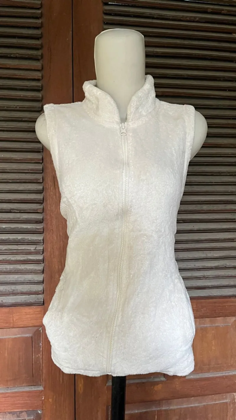 white fleece zip up vest-soft fuzzy sleevesless jacket photo 1