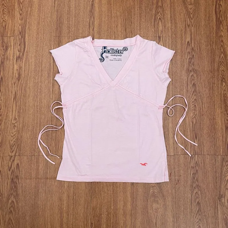 Hollister Y2K vneck tee photo 1