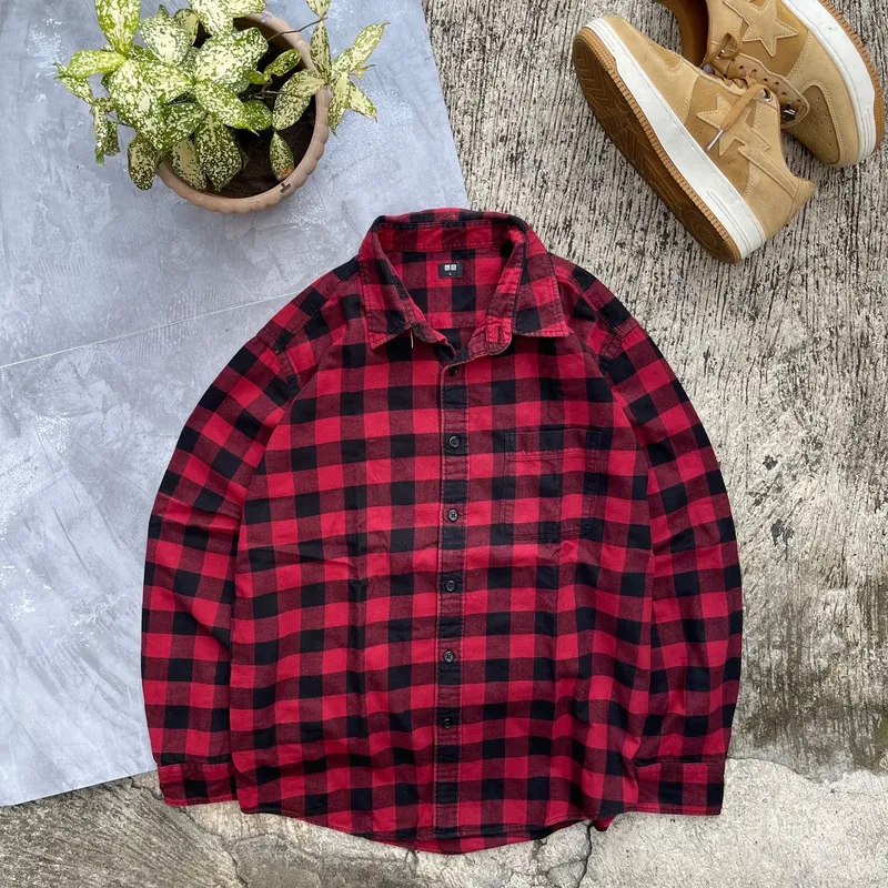 Uniqlo Indie Casual Formal shirt Pria red black photo 1