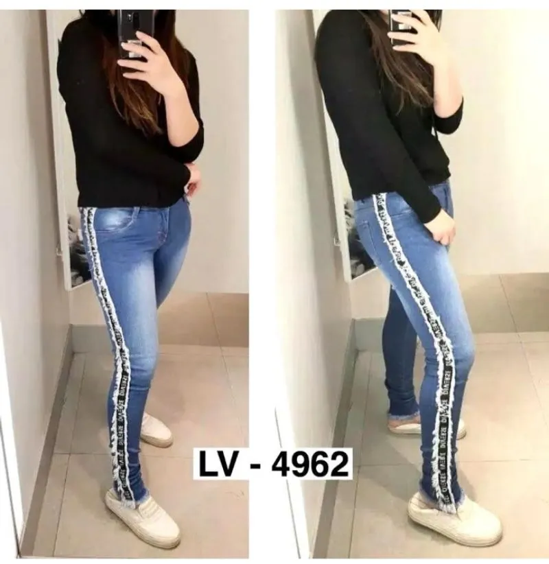 Celana Jeans Levis wanita premium photo 1