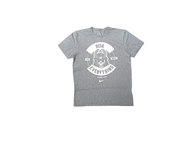 Nike risk tshirt photo 1