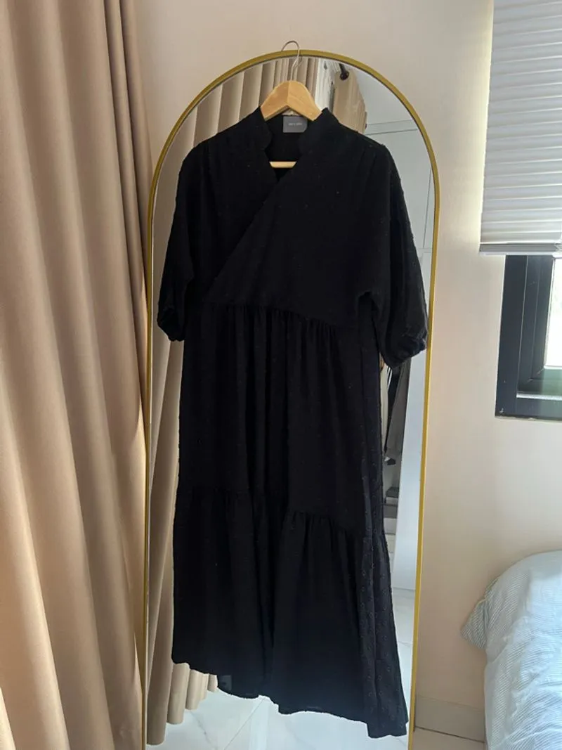 This is April Black Dress photo 1